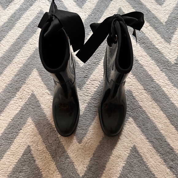 Black Ankle Rain Boots with Bow 🎀 - Picture 3 of 6